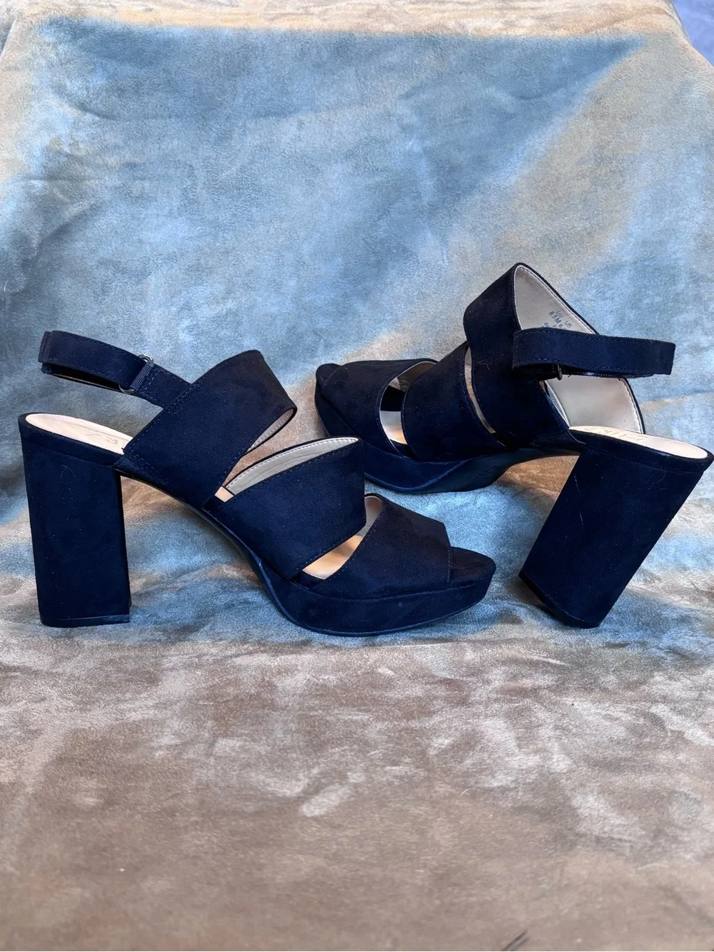 NATURALIZER SZ 8.5 Black Faux Suede Platform Block Heel Strappy/Adjust. Sandals